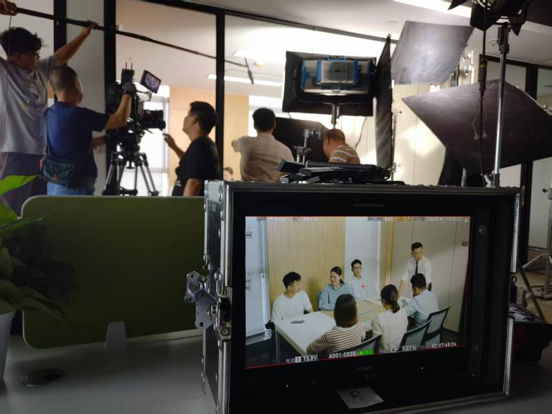 苏仙区TVC拍摄公司：科技产品视觉化大师，诠释未来感与功能美学